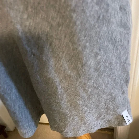 Very cool RVCA open back t-shirt - Picture 4 of 12